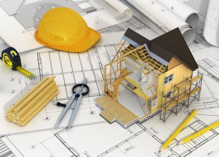 Squadra di tecnici e operai edili Marazzi Costruzioni al lavoro in cantiere